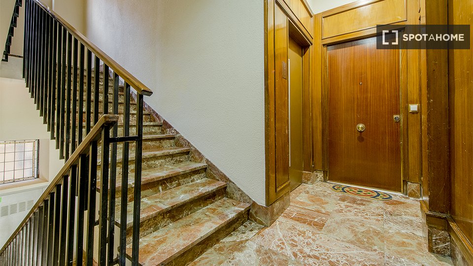 Double room Madrid, 8 beds, 200m² — photo 12