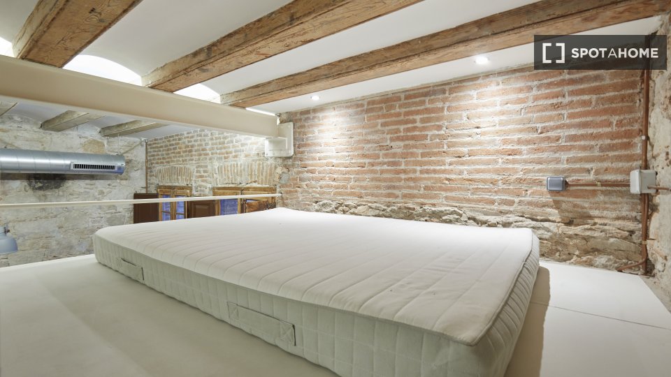 Apartment Barcelona, 1 bed, 83m² — photo 16