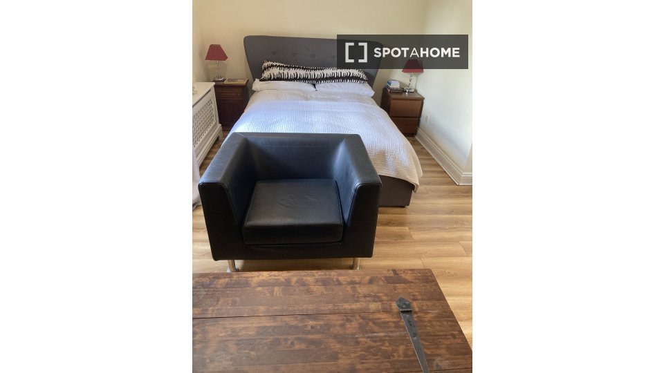 Double room London, 3 beds, 1000m² — photo 11
