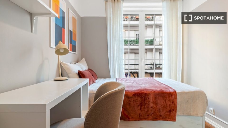Double room Lisbon, 5 beds — photo 1