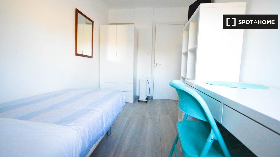 Double room Valencia, 4 beds, 100m² — photo 4