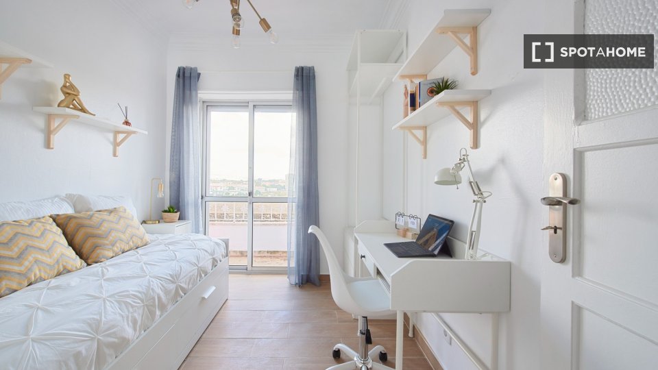 Double room Lisbon, 4 beds — photo 30