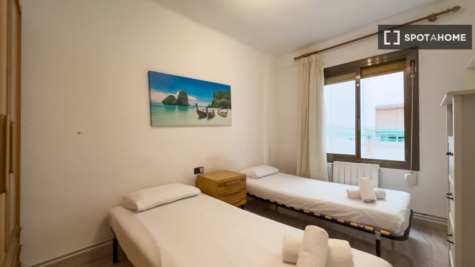 Apartment Barcelona, 4 beds, 75m² — photo 18
