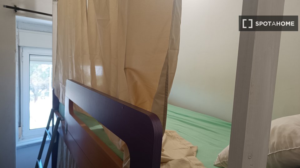 Double room Lisbon, 5 beds, 90m² — photo 40