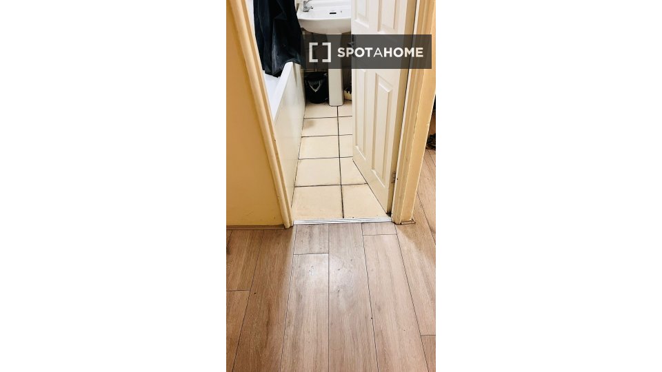 Double room London, 4 beds — photo 18