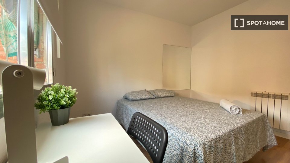 Double room Madrid, 3 beds — photo 1