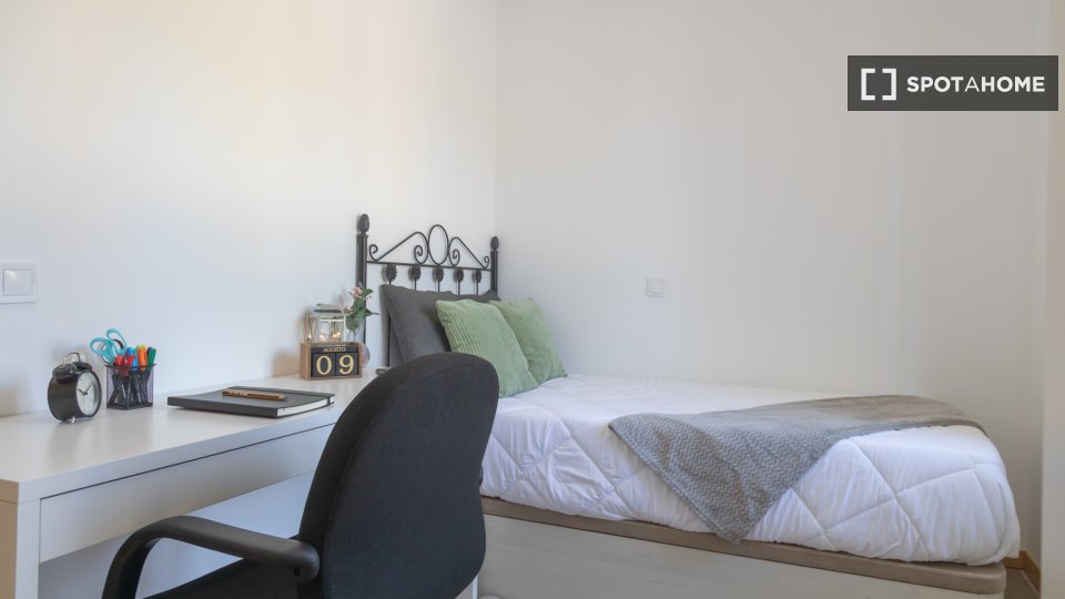 Double room Madrid, 5 beds — photo 12