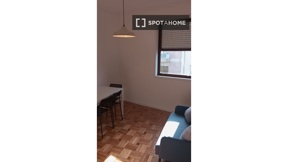 Double room Porto, 5 beds, 180m² — photo 2