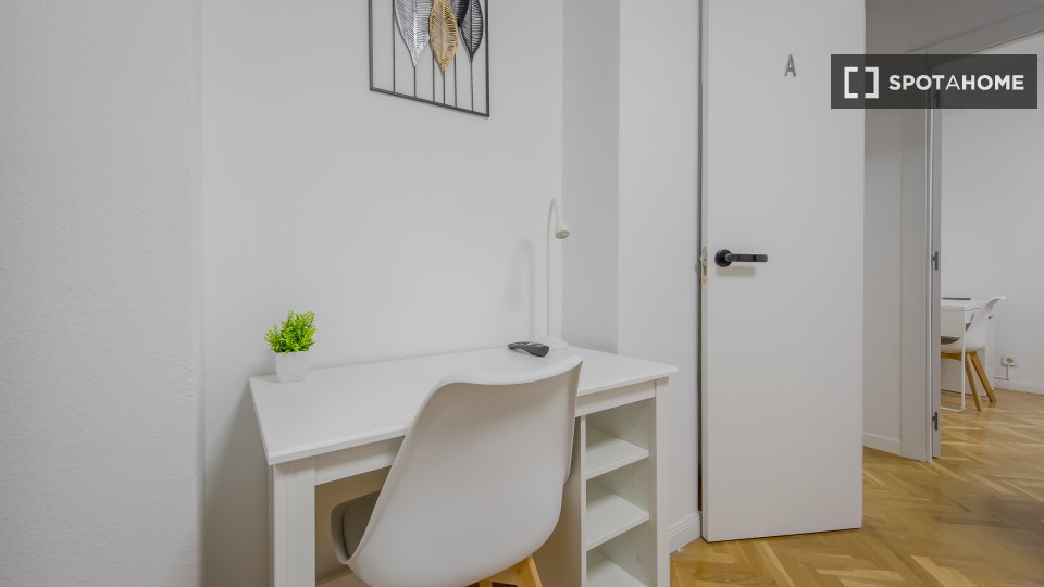 Double room Madrid, 8 beds, 200m² — photo 11