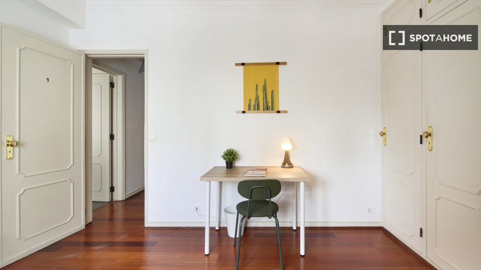 Double room Lisbon, 6 beds — photo 13