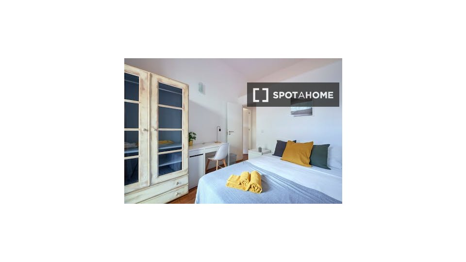 Double room Lisbon, 9 beds — photo 18