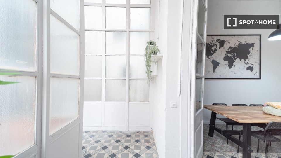 Double room Barcelona, 14 beds, 400m² — photo 10