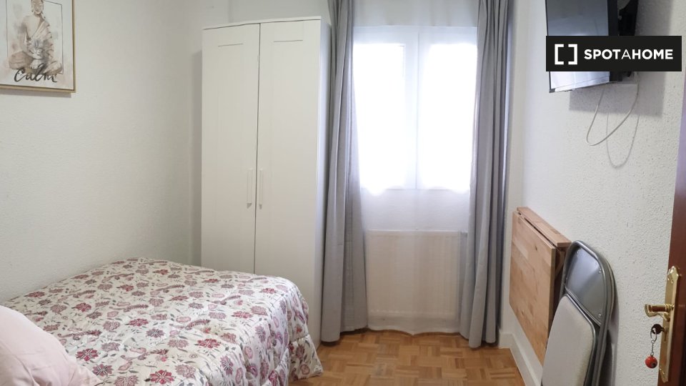 Double room Madrid, 4 beds, 90m² — photo 5