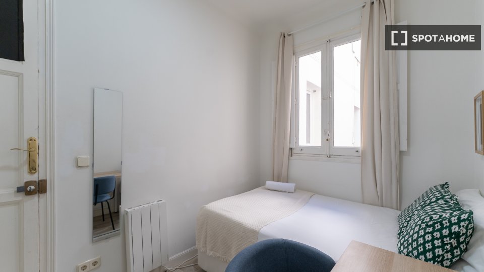 Double room Madrid, 8 beds — photo 36