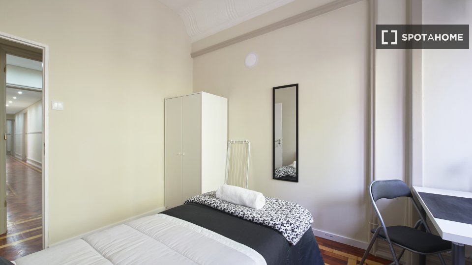 Double room Lisbon, 9 beds — photo 23