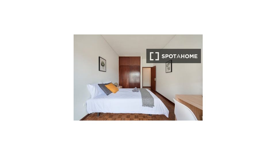 Double room Lisbon, 6 beds — photo 18