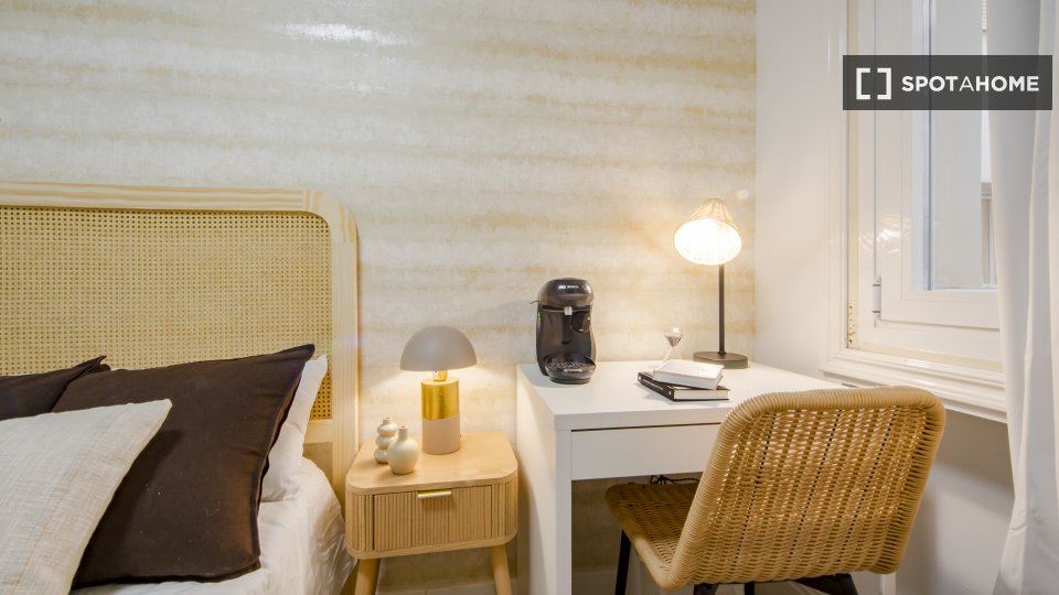 Double room Madrid, 13 beds, 266m² — photo 11