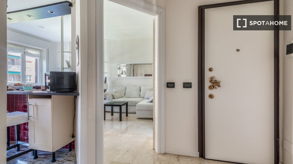 Apartment Milan, 1 bed, 40m² — photo 2