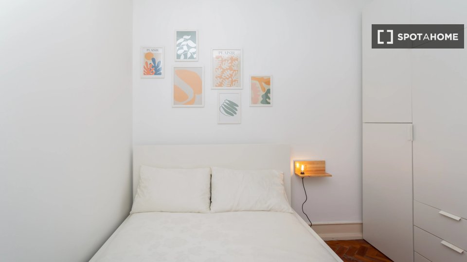 Double room Lisbon, 4 beds — photo 11