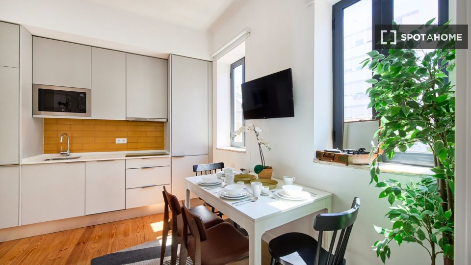 Apartment Lisbon, 2 beds, 45m² — photo 22