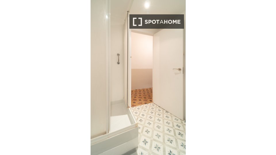 Double room Barcelona, 7 beds, 200m² — photo 12