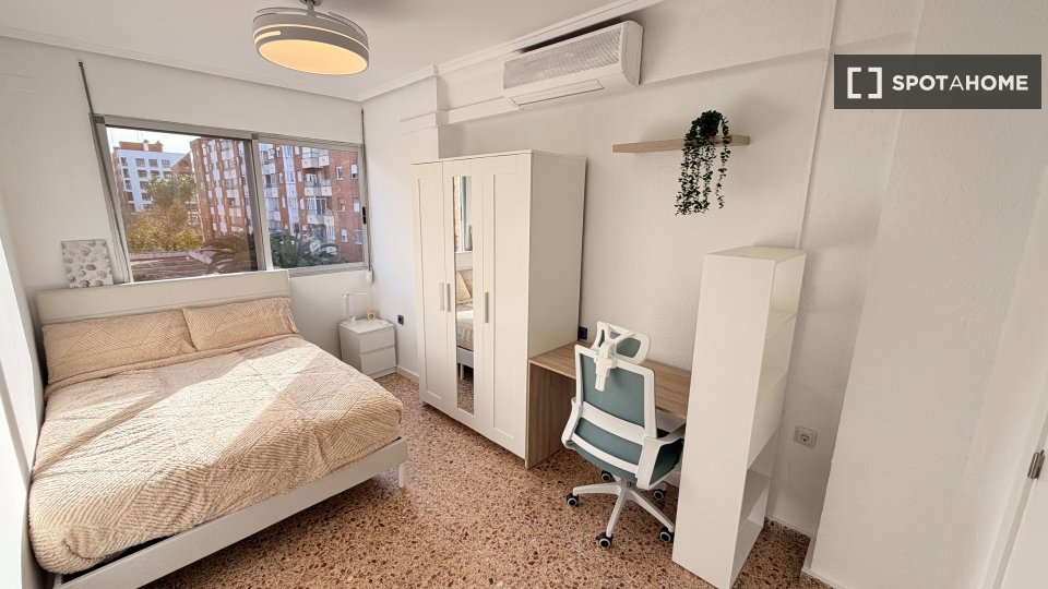Double room Valencia, 5 beds — photo 11
