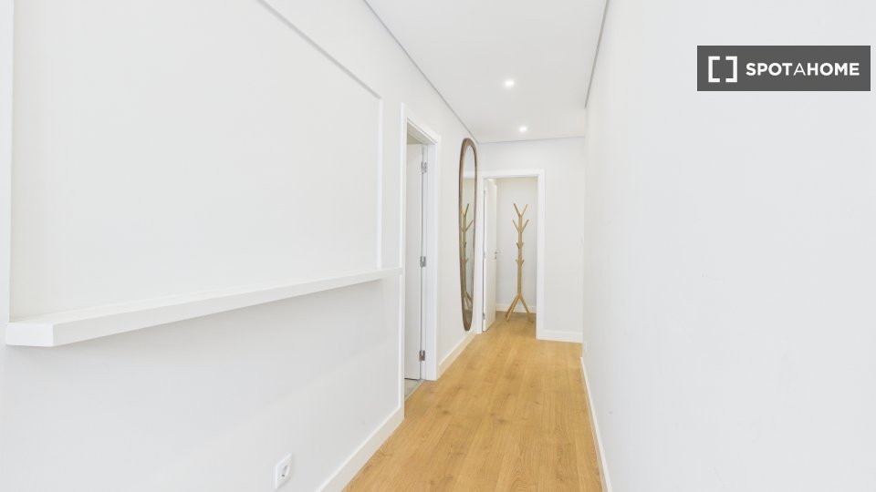 Apartment Lisbon, 2 beds, 62m² — photo 1