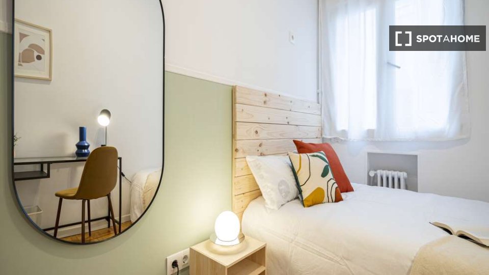 Double room Madrid, 5 beds — photo 12