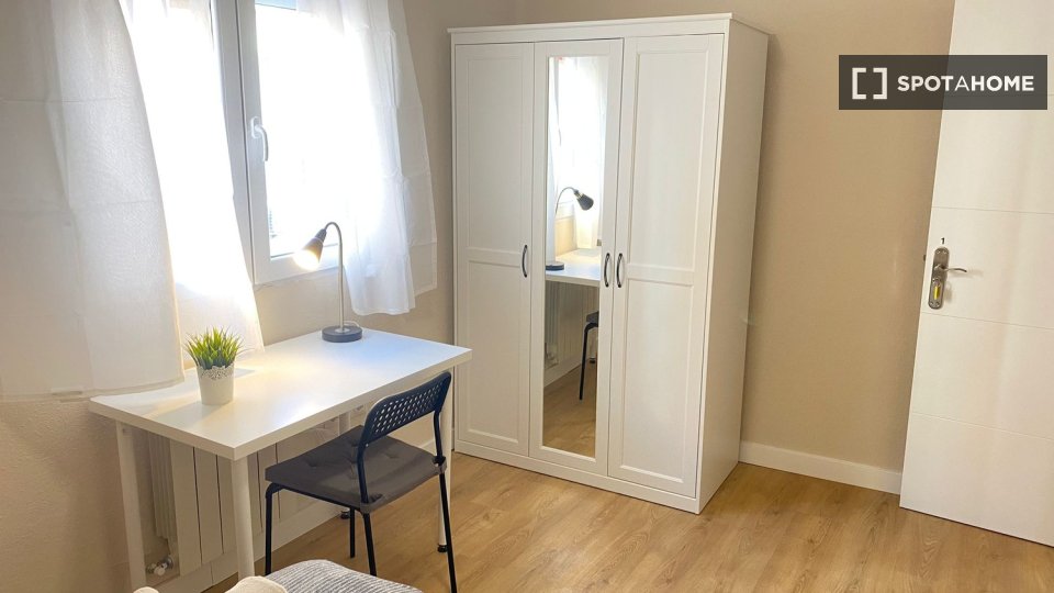 Double room Madrid, 5 beds — photo 11