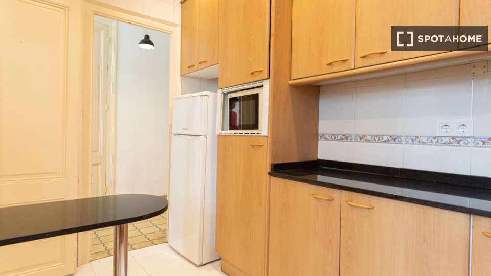 Double room Barcelona, 9 beds, 210m² — photo 8
