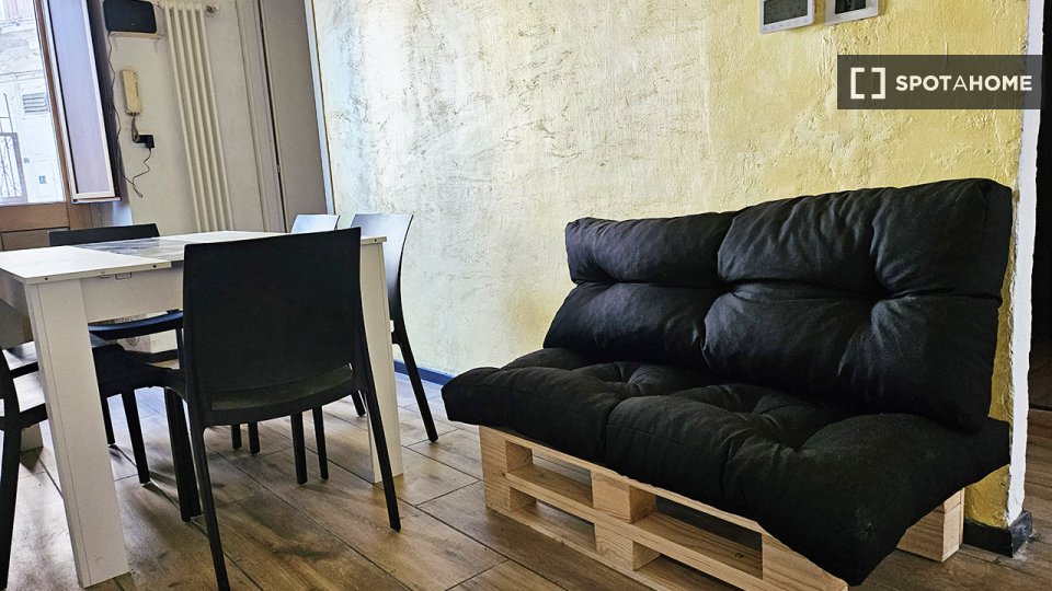 Double room Turin, 3 beds, 75m² — photo 4