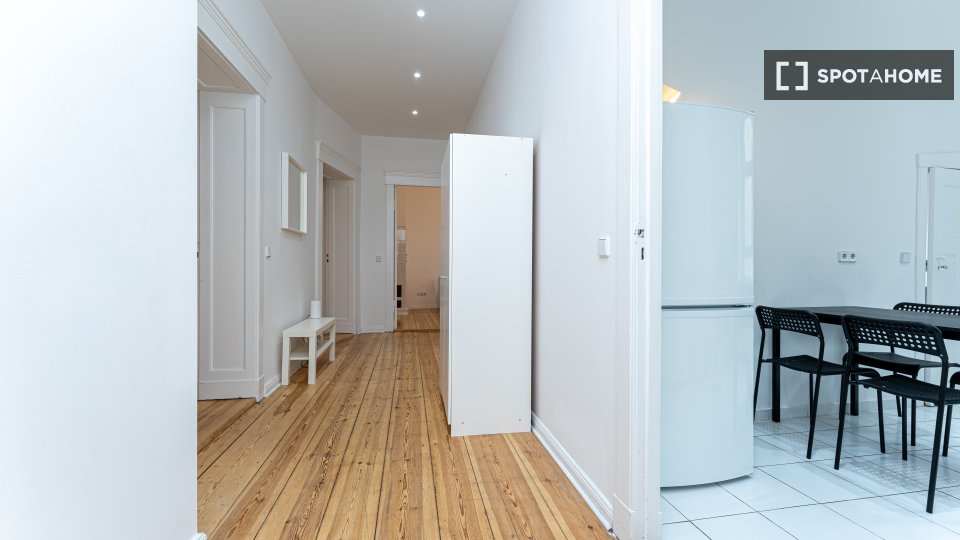 Double room Berlin, 6 beds, 108m² — photo 2