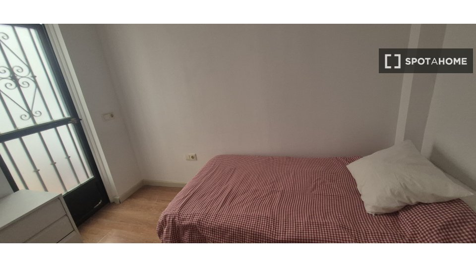 Apartment Granada, 1 bed, 73m² — photo 3