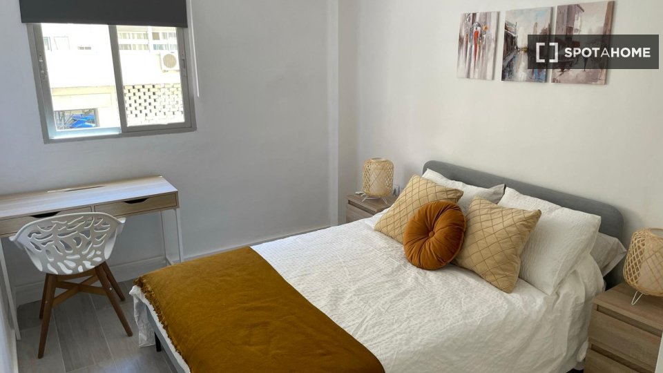 Apartment Malaga, 4 beds, 70m² — photo 9