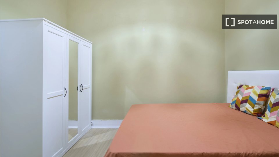 Double room Lisbon, 9 beds — photo 13