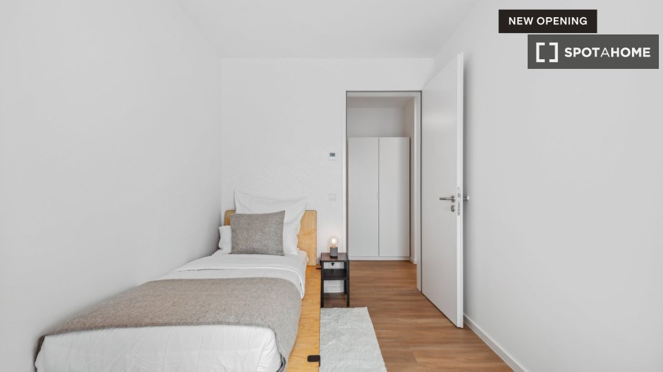 Double room Berlin, 3 beds, 90m² — photo 8