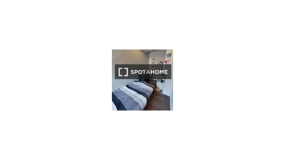 Double room Lyon, 2 beds, 28m² — photo 5
