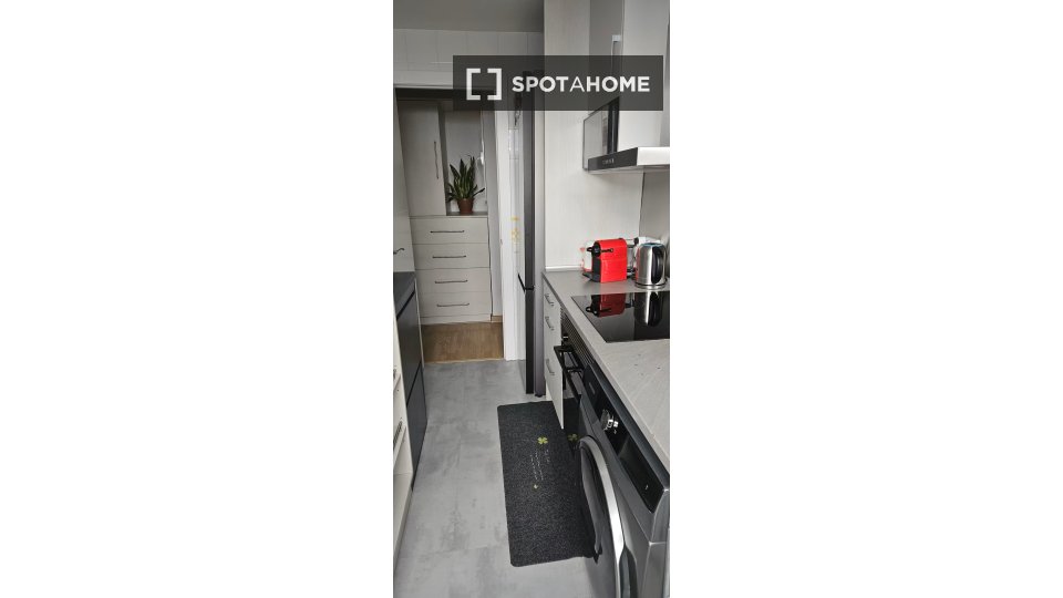 Double room Barcelona, 3 beds, 90m² — photo 3