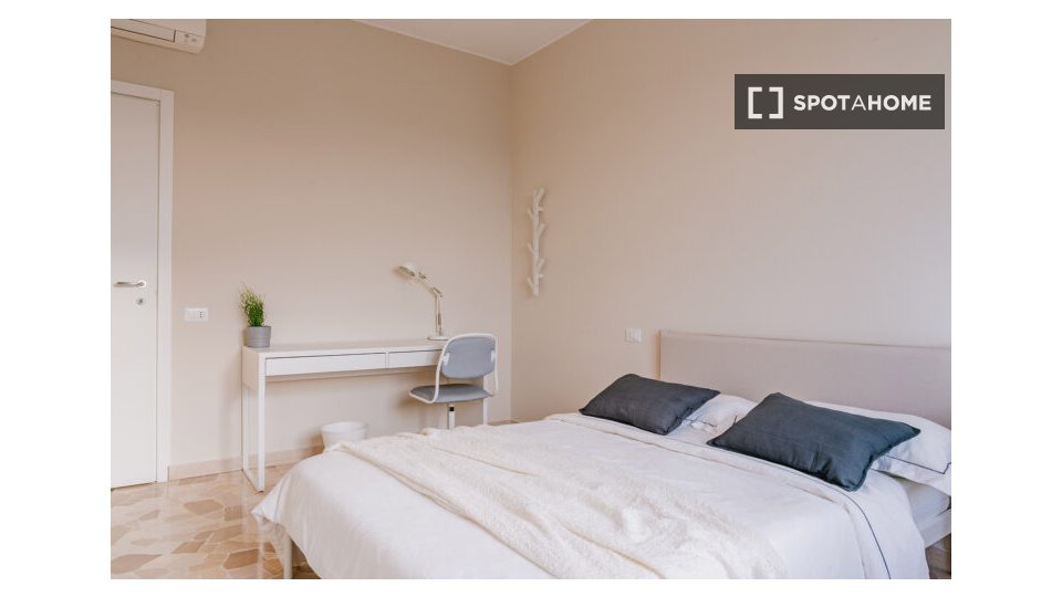 Double room Milan, 2 beds — photo 14
