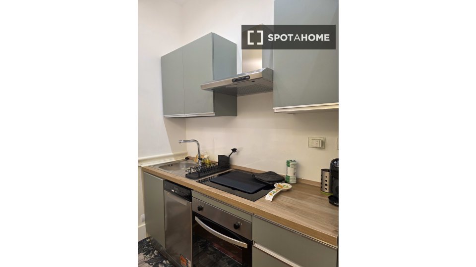 Double room Rome, 4 beds, 102m² — photo 12