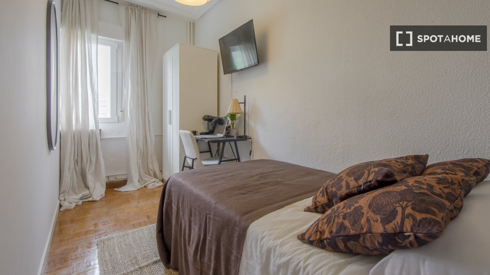 Double room Madrid, 6 beds, 125m² — photo 8