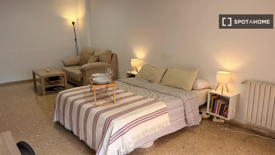 Double room Valencia, 5 beds, 150m² — photo 7