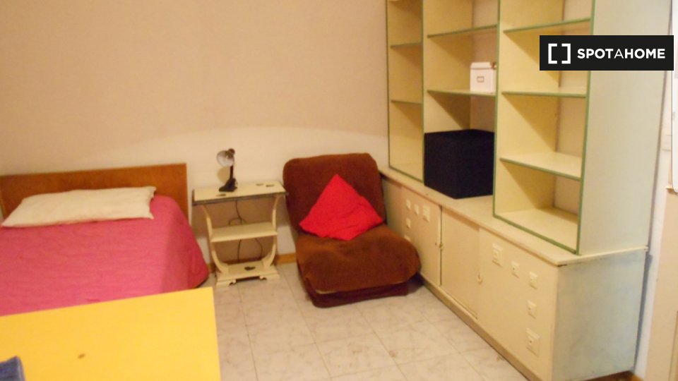 Double room Madrid, 7 beds, 125m² — photo 1
