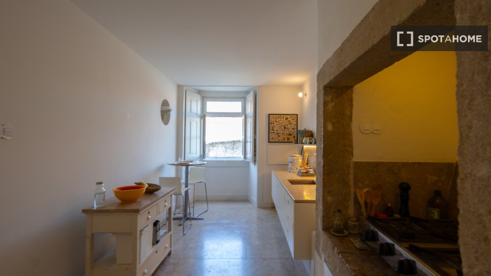 Apartment Lisbon, 2 beds, 110m² — photo 17