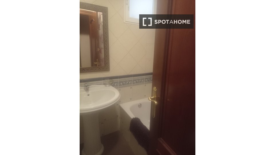 Double room Jaen, 3 beds — photo 1