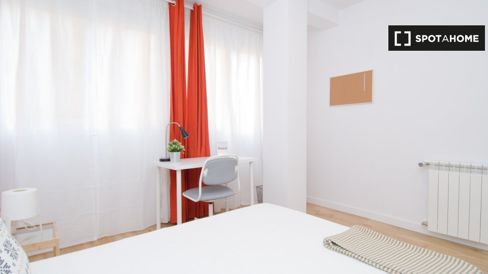 Double room Madrid, 6 beds — photo 16