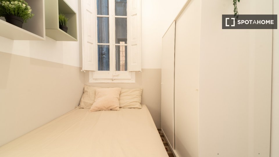 Double room Barcelona, 10 beds, 180m² — photo 4