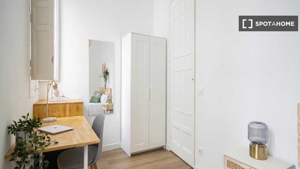 Double room Madrid, 8 beds — photo 128