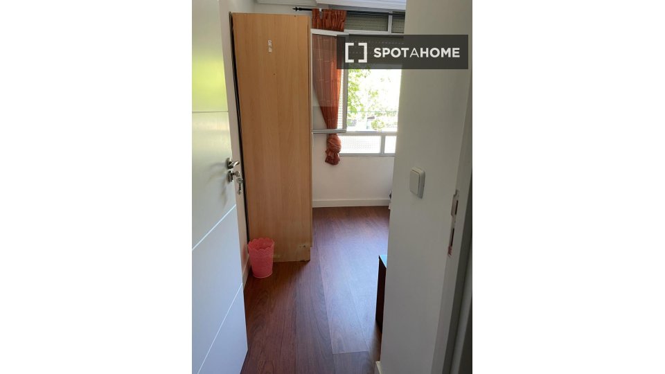 Double room Madrid, 3 beds — photo 3