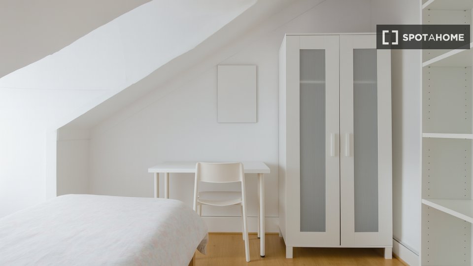 Double room Lisbon, 4 beds — photo 26